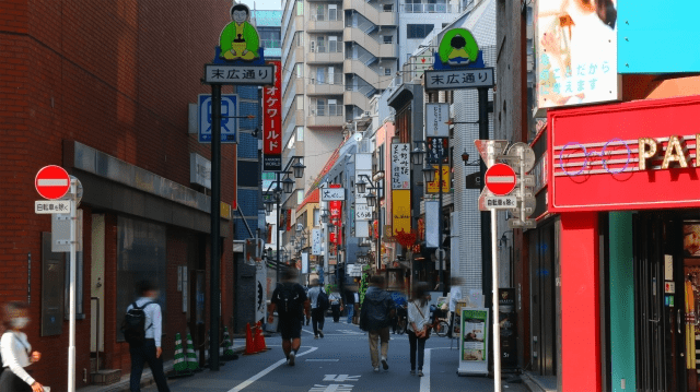 新宿三丁目駅の写真|新宿三丁目駅は治安悪い？